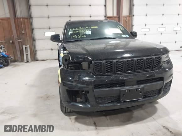 2025 Jeep Grand Cherokee Limited with VIN 1C4RJKBG2S8632657, listed as a IAAI auction lot 41669674 with 1,582 mi miles and . Bid and sale history available at DreamBid. Image 18.