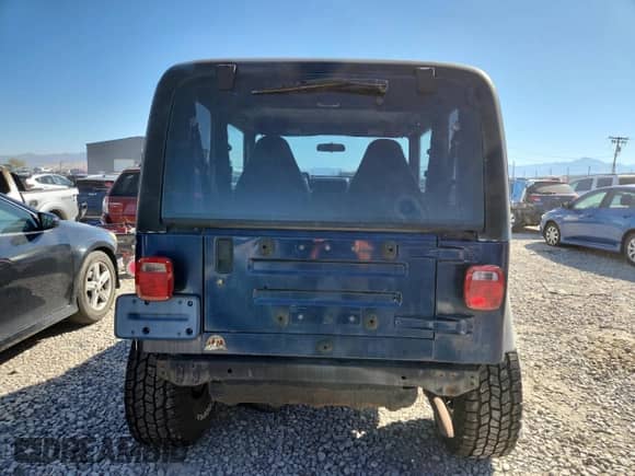 2001 Jeep Wrangler SE with VIN 1J4FA29PX1P372693, listed as a Copart auction lot 83862835 with 132,933 mi miles and Clean title. Bid and sale history available at DreamBid. Image 6.