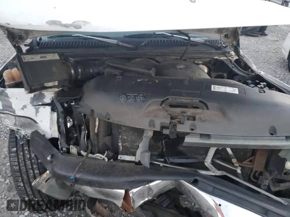 1999 Chevrolet Silverado 2500 LT с VIN 1GCGK29U2XE152532, выставлен на аукционе Copart как лот 87185894 с пробегом Не указан миль и Списание • Salvage title. История ставок и продаж доступна на DreamBid. Изображение 12.