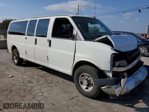2018 Chevrolet Express Passenger LT с VIN 1GAZGPFG9J1268436, выставлен на аукционе Copart как лот 77647334 с пробегом 172 460 миль миль и Списание • Salvage title. История ставок и продаж доступна на DreamBid. Изображение 4.