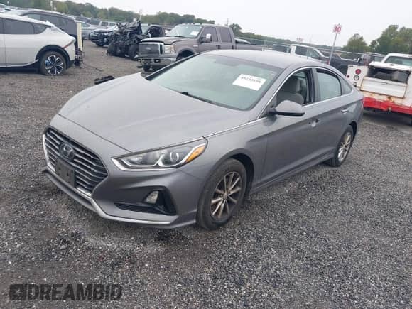 2019 Hyundai Sonata SE с VIN 5NPE24AF2KH765467, выставлен на аукционе IAAI как лот 43223898 с пробегом 217 195 миль миль и . История ставок и продаж доступна на DreamBid. Изображение 2.