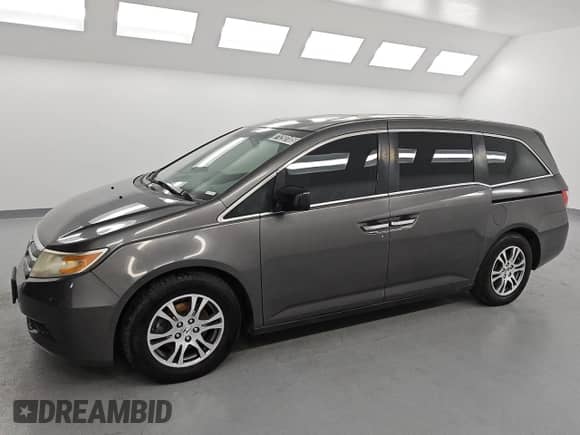 2013 Honda Odyssey EX-L z VIN 5FNRL5H68DB084399, wystawiony jako Copart lot #71293185 z przebiegiem 210 097 mil mil oraz Czysty tytuł • Clean title. Historia ofert i sprzedaży dostępna na DreamBid. Obrazek 1.