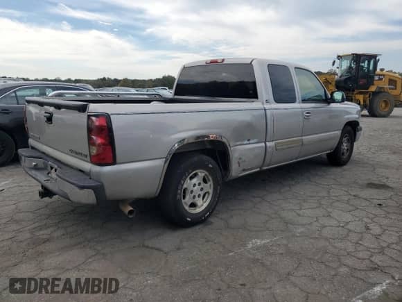 2004 Chevrolet Silverado 1500 LS z VIN 2GCEC19V741176054, wystawiony jako Copart lot #82657325 z przebiegiem 152 005 mil mil oraz Czysty tytuł • Clean title. Historia ofert i sprzedaży dostępna na DreamBid. Obrazek 3.