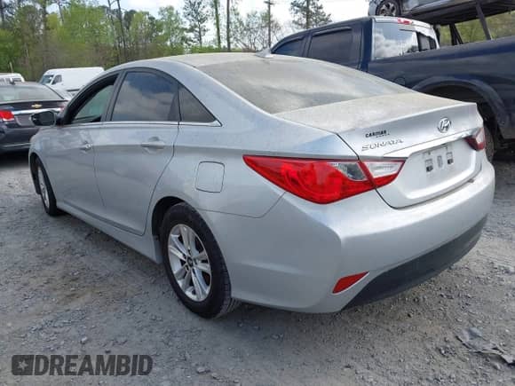 2014 Hyundai Sonata GLS z VIN 5NPEB4AC6EH847017, wystawiony jako IAAI lot #41970290 z przebiegiem 149 653 mil mil oraz . Historia ofert i sprzedaży dostępna na DreamBid. Obrazek 3.