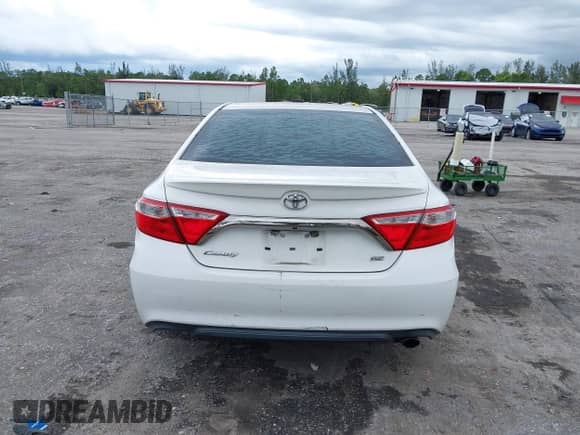 2015 Toyota Camry SE с VIN 4T1BF1FK4FU488856, выставлен на аукционе IAAI как лот 43117398 с пробегом Не указан миль и . История ставок и продаж доступна на DreamBid. Изображение 16.