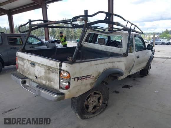 2001 Toyota Tacoma с VIN 5TEWN72N11Z733480, выставлен на аукционе IAAI как лот 42244484 с пробегом 323 454 миль миль и . История ставок и продаж доступна на DreamBid. Изображение 4.