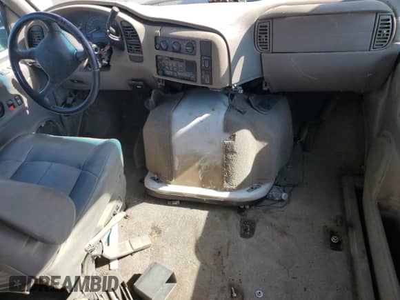 2004 Chevrolet Astro with VIN 1GNDM19X84B111571, listed as a Copart auction lot 46376945 with 240,121 mi miles and Salvage title. Bid and sale history available at DreamBid. Image 8.