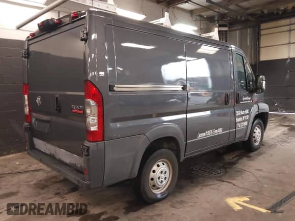 2017 Ram ProMaster Cargo z VIN 3C6TRVNG6HE511003, wystawiony jako IAAI lot #41732948 z przebiegiem 97 846 mil mil oraz . Historia ofert i sprzedaży dostępna na DreamBid. Obrazek 4.