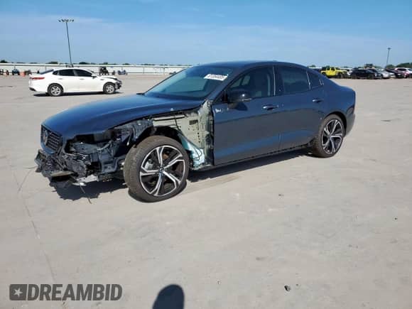 2024 Volvo S60 Plus Dark Theme z VIN 7JRL12TL4RG299347, wystawiony jako Copart lot #61354495 z przebiegiem Nie podano mil oraz Szkoda całkowita • Salvage title. Historia ofert i sprzedaży dostępna na DreamBid. Obrazek 1.