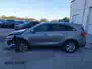 2016 Kia Sorento LX z VIN 5XYPG4A38GG185459, wystawiony jako IAAI lot #43474517 z przebiegiem 86 697 mil mil oraz . Historia ofert i sprzedaży dostępna na DreamBid. Obrazek 14.