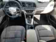 2018 Hyundai Elantra SE z VIN KMHD74LF0JU614458, wystawiony jako Copart lot #47118185 z przebiegiem 152 858 mil mil oraz Szkoda całkowita • Salvage title. Historia ofert i sprzedaży dostępna na DreamBid. Obrazek 8.