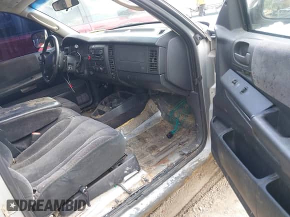 2001 Dodge Dakota Sport with VIN 1B7GG22N11S128929, listed as a IAAI auction lot 43228896 with 267,995 mi miles and . Bid and sale history available at DreamBid. Image 5.