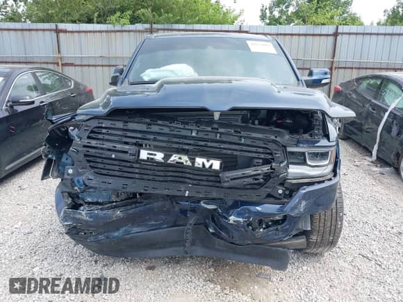 2022 Ram 1500 Laramie z VIN 1C6SRFJT3NN289645, wystawiony jako IAAI lot #42833604 z przebiegiem 13 771 mil mil oraz . Historia ofert i sprzedaży dostępna na DreamBid. Obrazek 12.