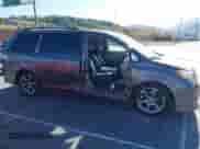 2013 Toyota Sienna SE с VIN 5TDXK3DC5DS368658, выставлен на аукционе IAAI как лот 43090065 с пробегом 144 889 миль миль и . История ставок и продаж доступна на DreamBid. Изображение 14.