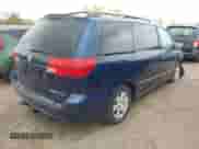 2004 Toyota Sienna XLE z VIN 5TDZA22C14S185427, wystawiony jako IAAI lot #43395802 z przebiegiem 320 989 mil mil oraz . Historia ofert i sprzedaży dostępna na DreamBid. Obrazek 4.