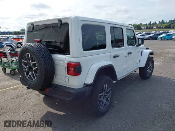2025 Jeep Wrangler Sahara с VIN 1C4PJXEN4SW528584, выставлен на аукционе IAAI как лот 42882071 с пробегом 12 046 миль миль и . История ставок и продаж доступна на DreamBid. Изображение 4.