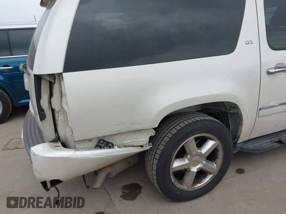 2011 Chevrolet Suburban LTZ с VIN 1GNSCKE04BR391423, выставлен на аукционе IAAI как лот 41930604 с пробегом 170 170 миль миль и . История ставок и продаж доступна на DreamBid. Изображение 6.