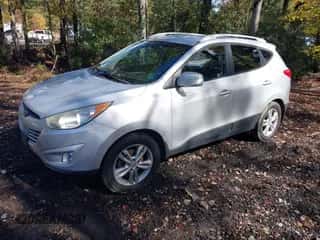 2013 Hyundai Tucson Limited z VIN KM8JU3AC9DU577395, wystawiony jako IAAI lot #43587640 z przebiegiem 75 520 mil mil oraz . Historia ofert i sprzedaży dostępna na DreamBid. Obrazek 2.