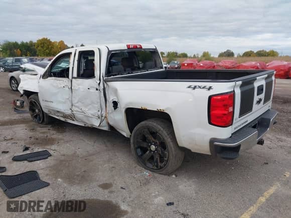 2015 Chevrolet Silverado 1500 LT z VIN 1GCVKREC4FZ218583, wystawiony jako IAAI lot #43431870 z przebiegiem 66 022 mil mil oraz . Historia ofert i sprzedaży dostępna na DreamBid. Obrazek 3.