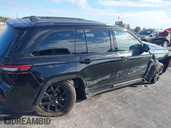 2024 Jeep Grand Cherokee Altitude with VIN 1C4RJHAG1R8506966, listed as a IAAI auction lot 41677936 with 29,764 mi miles and . Bid and sale history available at DreamBid. Image 18.