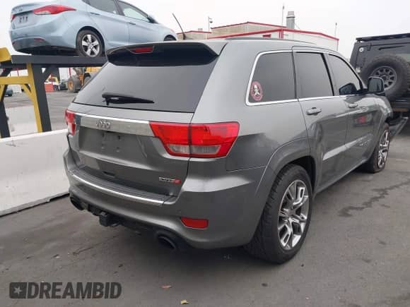 2012 Jeep Grand Cherokee SRT-8 z VIN 1C4RJFDJ8CC112350, wystawiony jako IAAI lot #42995991 z przebiegiem 210 738 mil mil oraz . Historia ofert i sprzedaży dostępna na DreamBid. Obrazek 4.