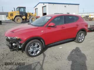 2024 Dodge Hornet R/T z VIN ZACPDFCW2R3A32744, wystawiony jako Copart lot #74253394 z przebiegiem 24 066 mil mil oraz Czysty tytuł • Clean title. Historia ofert i sprzedaży dostępna na DreamBid. Obrazek 1.