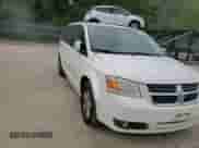 2010 Dodge Grand Caravan SXT z VIN 2D4RN5D17AR499253, wystawiony jako Copart lot #69954035 z przebiegiem 153 984 mil mil oraz Szkoda całkowita • Salvage title. Historia ofert i sprzedaży dostępna na DreamBid. Obrazek 14.