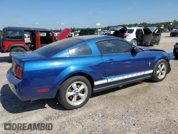 2007 Ford Mustang Deluxe z VIN 1ZVFT80N575258603, wystawiony jako Copart lot #82754695 z przebiegiem 111 800 mil mil oraz Czysty tytuł • Clean title. Historia ofert i sprzedaży dostępna na DreamBid. Obrazek 3.