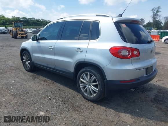2011 Volkswagen Tiguan S with VIN WVGBV7AX4BW552207, listed as a IAAI auction lot 43156151 with 66,605 mi miles and . Bid and sale history available at DreamBid. Image 3.