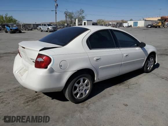 2005 Dodge Neon SXT with VIN 1B3ES56C05D171072, listed as a Copart auction lot 61170435 with 218,495 mi miles and Salvage title. Bid and sale history available at DreamBid. Image 3.