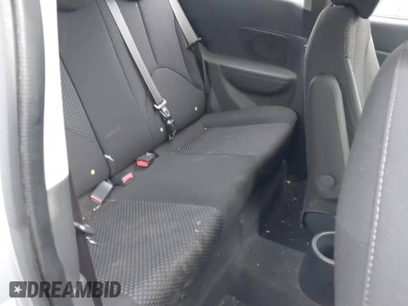 2010 Hyundai Accent GS z VIN KMHCM3AC9AU178586, wystawiony jako IAAI lot #41672341 z przebiegiem 121 576 mil mil oraz . Historia ofert i sprzedaży dostępna na DreamBid. Obrazek 8.