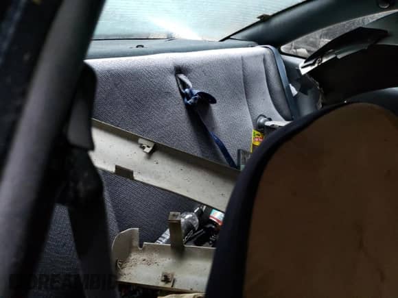 2002 Chevrolet Cavalier LS Sport z VIN 1G1JH12F227305927, wystawiony jako Copart lot #63666195 z przebiegiem Nie podano mil oraz Szkoda całkowita • Salvage title. Historia ofert i sprzedaży dostępna na DreamBid. Obrazek 10.