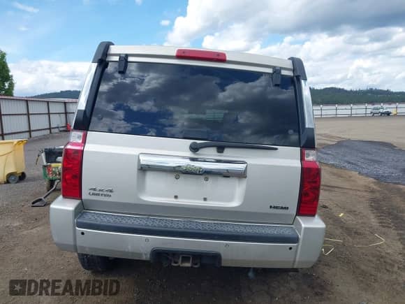 2007 Jeep Commander Limited z VIN 1J8HG58207C553525, wystawiony jako IAAI lot #42291173 z przebiegiem 151 054 mil mil oraz . Historia ofert i sprzedaży dostępna na DreamBid. Obrazek 17.