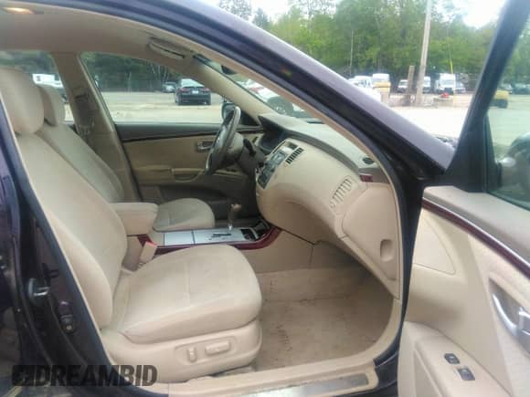 2007 Hyundai Azera GLS with VIN KMHFC46D47A188749, listed as a IAAI auction lot 42334246 with 105,049 mi miles and . Bid and sale history available at DreamBid. Image 5.