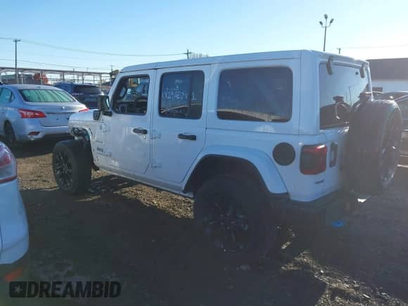 2024 Jeep Wrangler Sahara с VIN 1C4RJXP63RW291806, выставлен на аукционе IAAI как лот 43550837 с пробегом 35 336 миль миль и . История ставок и продаж доступна на DreamBid. Изображение 3.