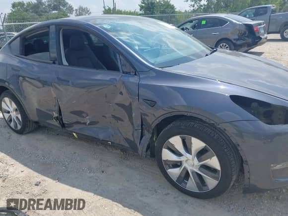 2023 Tesla Model Y Long Range с VIN 7SAYGDEE7PA164500, выставлен на аукционе IAAI как лот 42927626 с пробегом 31 959 миль миль и . История ставок и продаж доступна на DreamBid. Изображение 6.