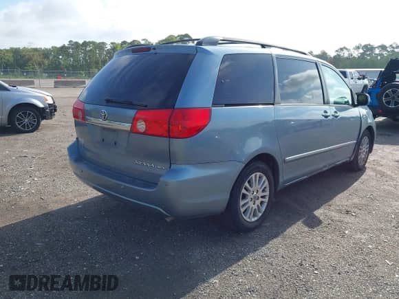 2010 Toyota Sienna XLE с VIN 5TDYK4CC3AS343295, выставлен на аукционе IAAI как лот 42437595 с пробегом 228 438 миль миль и . История ставок и продаж доступна на DreamBid. Изображение 4.