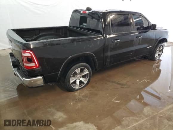 2020 Ram 1500 Laramie z VIN 1C6RREJT0LN238318, wystawiony jako Copart lot #52571805 z przebiegiem Nie podano mil oraz Czysty tytuł • Clean title. Historia ofert i sprzedaży dostępna na DreamBid. Obrazek 3.