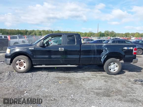 2006 Ford F-150 XLT z VIN 1FTVX14586NA83993, wystawiony jako IAAI lot #43345267 z przebiegiem 249 975 mil mil oraz . Historia ofert i sprzedaży dostępna na DreamBid. Obrazek 14.