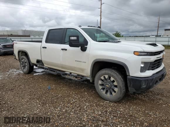 2025 Chevrolet Silverado 2500HD Custom z VIN 1GC4KME79SF235389, wystawiony jako Copart lot #57591905 z przebiegiem 6 930 mil mil oraz Szkoda całkowita • Salvage title. Historia ofert i sprzedaży dostępna na DreamBid. Obrazek 4.