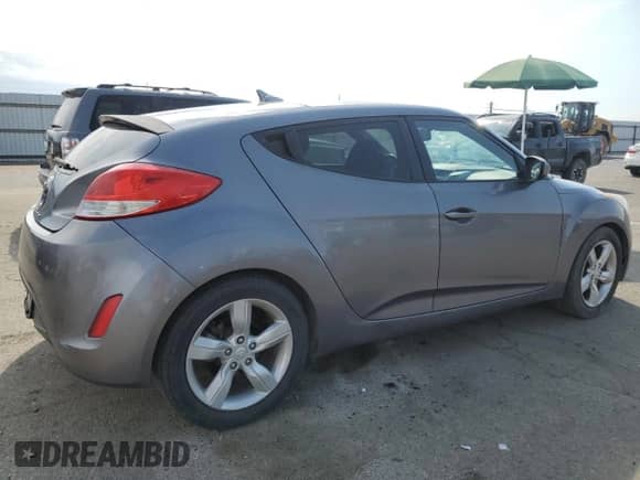 2013 Hyundai Veloster w/Black Int z VIN KMHTC6AD9DU095127, wystawiony jako Copart lot #70422785 z przebiegiem 188 309 mil mil oraz Szkoda całkowita • Salvage title. Historia ofert i sprzedaży dostępna na DreamBid. Obrazek 3.