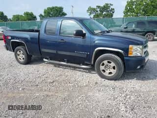 2007 Chevrolet Silverado 1500 1LT z VIN 2GCEK190071594645, wystawiony jako IAAI lot #42397117 z przebiegiem 241 216 mil mil oraz . Historia ofert i sprzedaży dostępna na DreamBid. Obrazek 1.