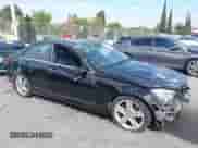 2011 Mercedes-Benz C 300 Sport z VIN WDDGF5EB7BR173958, wystawiony jako IAAI lot #43255590 z przebiegiem 97 939 mil mil oraz . Historia ofert i sprzedaży dostępna na DreamBid. Obrazek 6.