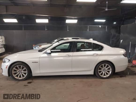 2014 BMW 5 Series 535i xDrive с VIN WBA5B3C59ED292432, выставлен на аукционе IAAI как лот 42570507 с пробегом 133 686 миль миль и . История ставок и продаж доступна на DreamBid. Изображение 13.