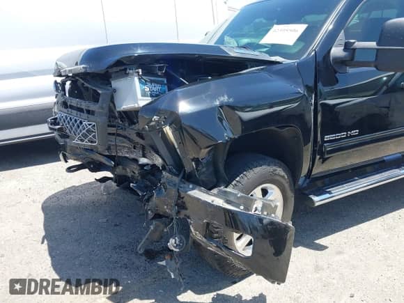 2013 Chevrolet Silverado 2500HD LTZ z VIN 1GC1KYE83DF123371, wystawiony jako IAAI lot #42395506 z przebiegiem 49 341 mil mil oraz . Historia ofert i sprzedaży dostępna na DreamBid. Obrazek 17.