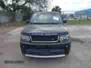 2013 Land Rover Range Rover Sport SC z VIN SALSH2E48DA802796, wystawiony jako IAAI lot #41613187 z przebiegiem 104 024 mil mil oraz . Historia ofert i sprzedaży dostępna na DreamBid. Obrazek 12.