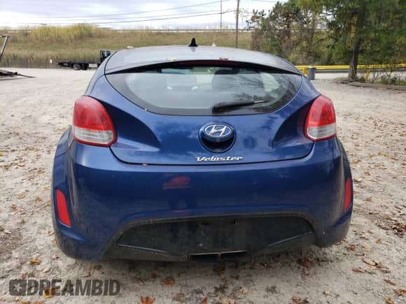 2016 Hyundai Veloster z VIN KMHTC6AD6GU302528, wystawiony jako Copart lot #82413955 z przebiegiem 119 865 mil mil oraz Czysty tytuł • Clean title. Historia ofert i sprzedaży dostępna na DreamBid. Obrazek 6.