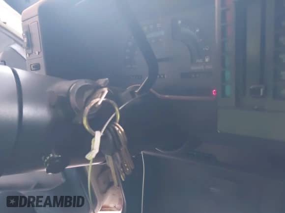 1987 Chevrolet Blazer z VIN 1GNCT18R3H0152807, wystawiony jako IAAI lot #41850727 z przebiegiem 96 276 mil mil oraz . Historia ofert i sprzedaży dostępna na DreamBid. Obrazek 11.