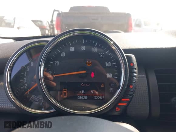 2014 MINI Hardtop with VIN WMWXM5C53ET934731, listed as a IAAI auction lot 43345367 with 48,628 mi miles and . Bid and sale history available at DreamBid. Image 15.