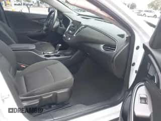 2018 Chevrolet Malibu LT с VIN 1G1ZD5ST9JF154066, выставлен на аукционе IAAI как лот 43081800 с пробегом 98 323 миль миль и . История ставок и продаж доступна на DreamBid. Изображение 5.